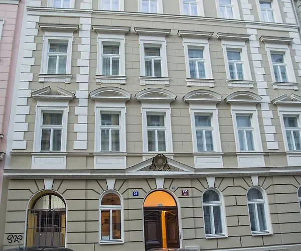 Gregory House Lägenhetshotell 3*